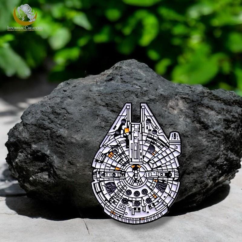 Millennium Falcon Pin - Star Wars