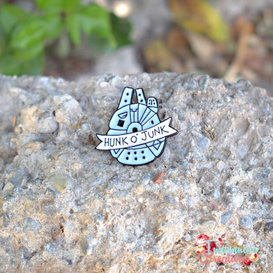 Hunk O Junk Pin - Millenium Falcon - Star Wars